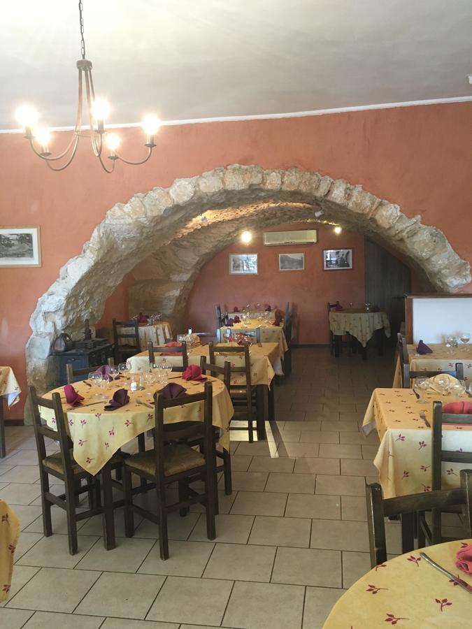 Auberge De Rustreou Rustrel Eksteriør billede